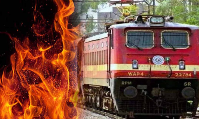 बस्ती न्यूज: ट्रेन के आगे कूदकर रोडवेज संविदा कर्मी ने दे दी जान???