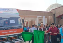 Basti News: डीएम ने हरी झंडी दिखाकर रवाना किया विकसित भारत संकल्प यात्रा
