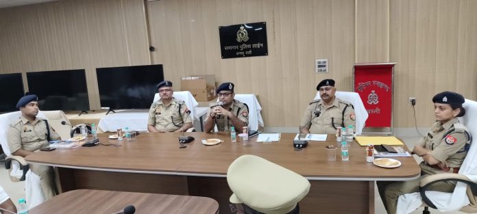 बस्ती पुलिस अधीक्षक की रिक्रूट आरक्षियों संग खास बैठक, कैंटीन और प्रशिक्षण सुविधाओं पर चर्चा