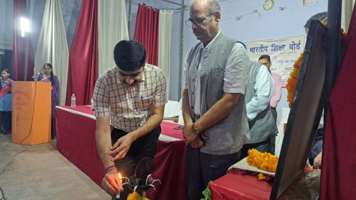 भारतीय शिक्षा बोर्ड का पाठ्यक्रम पुरातन एवं नवीनतम शिक्षा पद्धति का समन्वय है इससे देश और दुनिया का नेतृत्व करने वाले महात्मा प्राप्त होंगे
