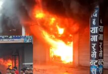 इंदिरापुरम की गौड़ ग्रीन एवेन्यू सोसाइटी में भीषण आग मची अफरा-तफरी