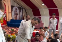 गुजरात के जूनागढ़ में लोक गायकों पर हुई नोटों की बारिश, कलाकार नोटों के ढेर में दबे