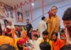 पैड़ा धाम से बागेश्वर धाम तक पैदल पहुंचे पैड़ा वाले बाबा, धीरेन्द्र शास्त्री से की मुलाकात