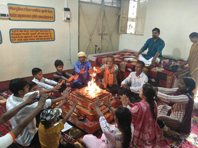 भगवान बिरसा मुंडा की पुण्यतिथि पर आर्य समाज बस्ती में विशेष यज्ञ, 'जल-जंगल-जमीन' के संरक्षण का संकल्प